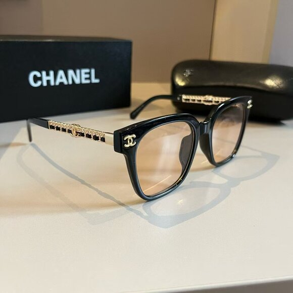 Chic Black Women’s Sunglasses - Picture 1 of 8